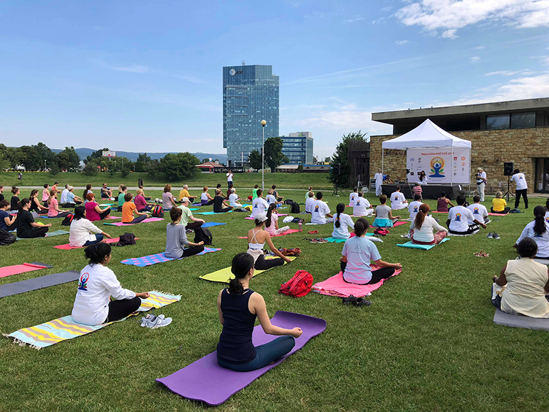 yoga day slovakia4